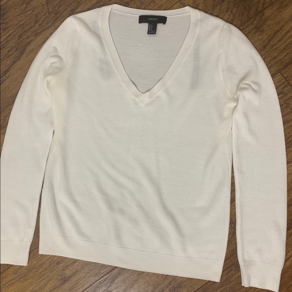 Forever 21 Whitish ivory colored v neck sweater